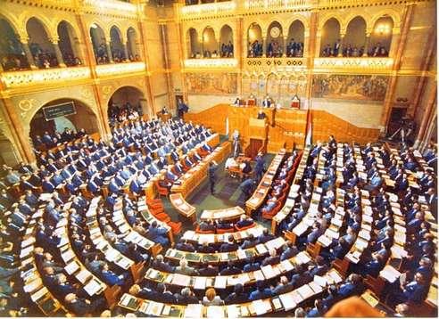 A behálózott első szabadon választott magyar országgyűlés Volt ügynökök, titkos megbízottak, titkos munkatársak mint az új rend képviselői 1990. május 2-án délelőtt 10 órakor a BM III.