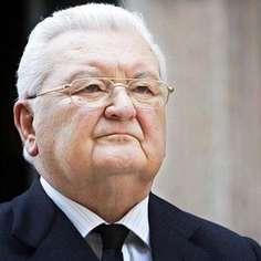 Boross Péternek, mint 1990 előtti vállalati igazgatónak hivatalból együtt kellett működnie a letűnt állambiztonsággal, annak jövő-menő összekötő tisztjeivel, ez alól akkor nem volt kivétel a rendszer