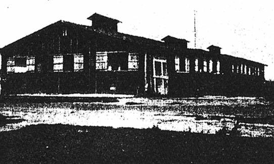 A tábor épületei hetes esőben a szabad ég alatt kell lenniök, több, mint szomorú látvány, szivet összefacsaró kép, amelyet az újabban fellépett kolerajárvány még megrázóbbá tett.