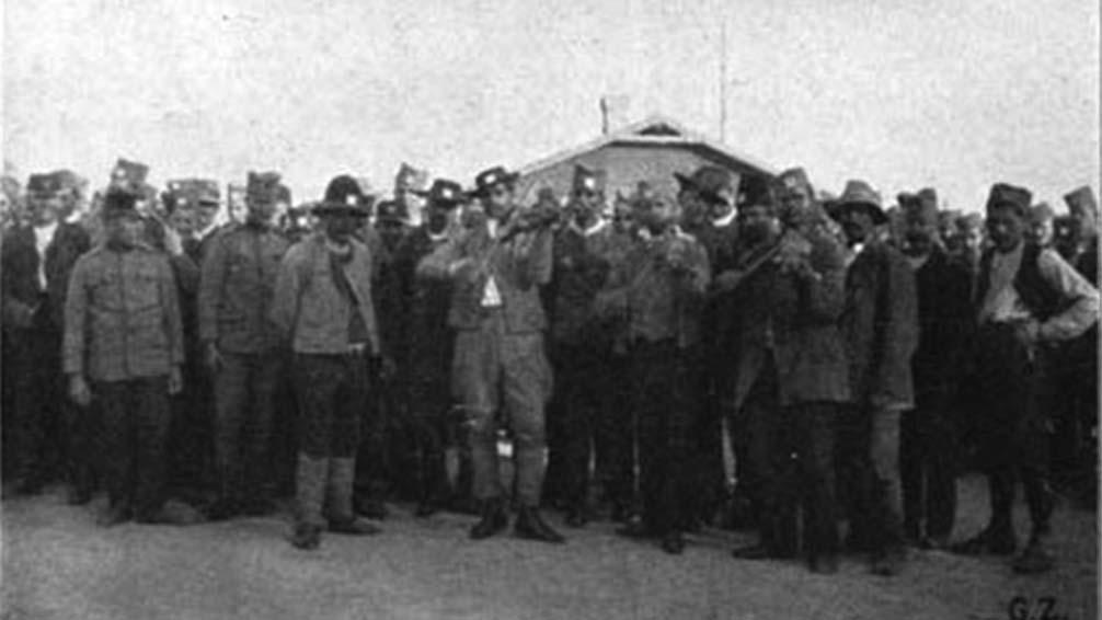 IV. A nagymegyeri császári és királyi hadifogolytábor az 1915 1918-as években A tábort 1915-ben 30 holdról 100 holdra bővítettek, s ez által közel 15 000 fő befogadására tették alkalmassá.