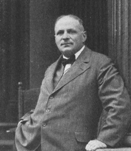 Erre utal többek között a Komáromi Újság az 1917-es év elején, amikor közlik a pozsonyi katonai parancsnokság álláspontját: A pozsonyi katonai parancsnokság tudatja, hogy a hadiipar és a mezőgazdaság