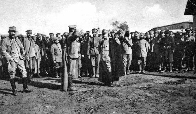 Külön csoportként kezelték a cári hadseregben szolgáló lengyeleket, valamint a lengyel civil internáltakat. Létszámuk 1914 december 1-jén 1447, 1915 január 1-jén 942, 1915. július 1-jén 131.