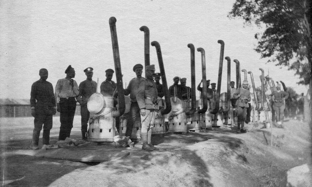 mezőgazdasági vagy földmunkák végzésére alkalmazhatók. Helyszínre szállításuk előtt orvosilag megvizsgáltatnak és csak teljesen egészséges foglyok rendeltetnek ki a munkához.