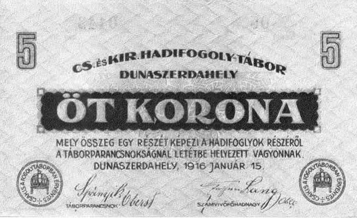 Míg a tisztek (mindkét táborban) a kulturális élet szervezésével, műsorok rendezésével, olvasással, sétával, festéssel, sporttal, illetve egyéb szórakozással töltötték ki az idejüket, a foglyok
