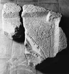 203 150. Fellegvár, ablakkeret rétegköve. 439.75. kat. sz. 0 10 20 cm 151.