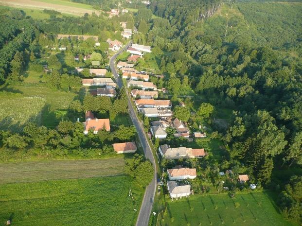 A település képét, külső képét előnyösen alakítják Németbánya esetében a környező erdők.