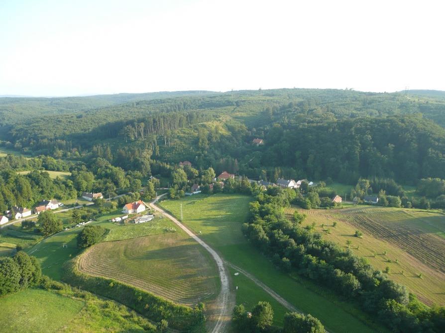 rekreációs, vadászati lehetőségekkel. Különös érték a Pisztrángos tó.