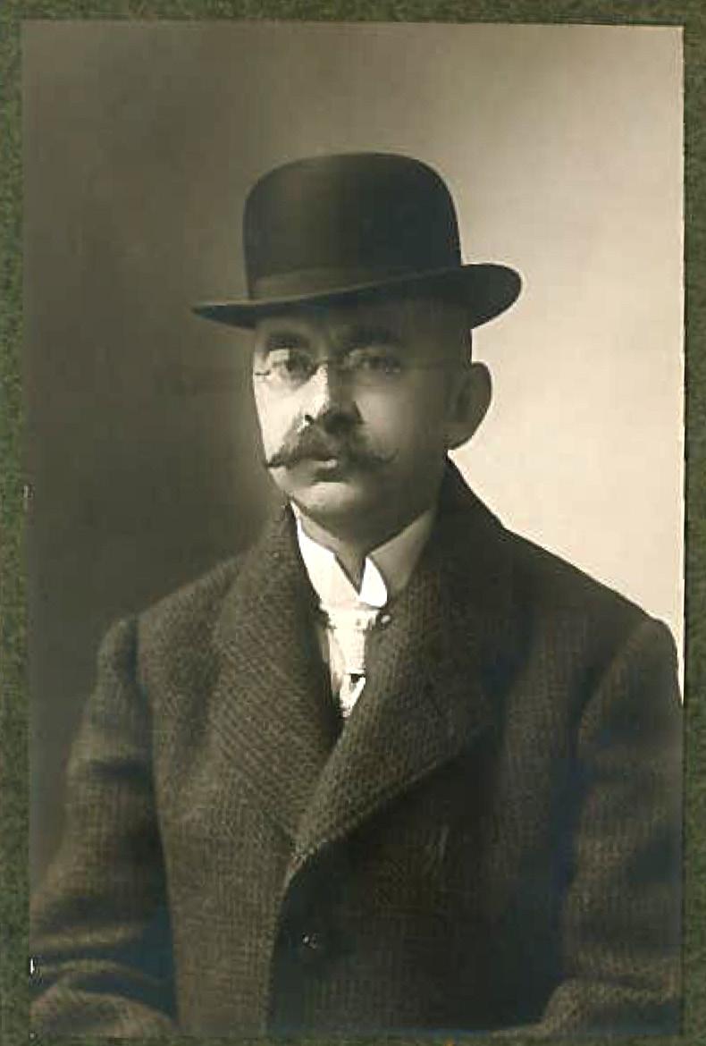 Reuter Lajos tovább ezt az írást. Ezért a lányom dédapaként emlegeti dr. Reuter Camillót, én pedig nagyapaként, de remélem, ez nem okoz zavart.