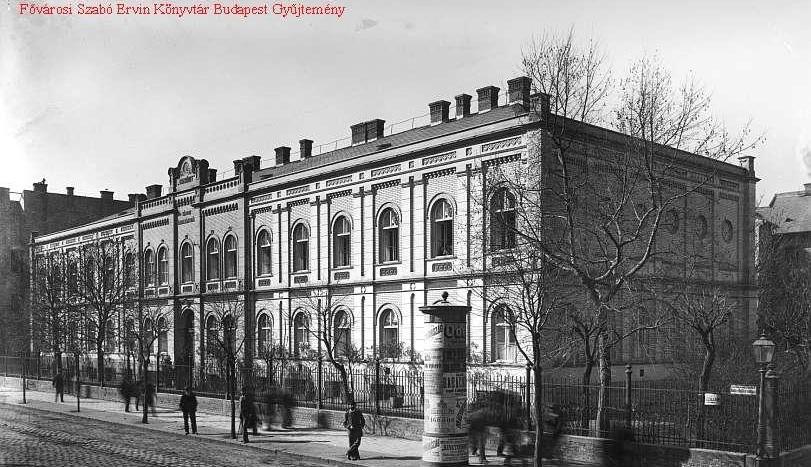 Négyesi Barbara Ezzel együtt természetesen megfogalmazódtak a campusépítéssel kapcsolatos igények is. Az 1947-es 10 éves terv építést és átépítést egyaránt tartalmazott.
