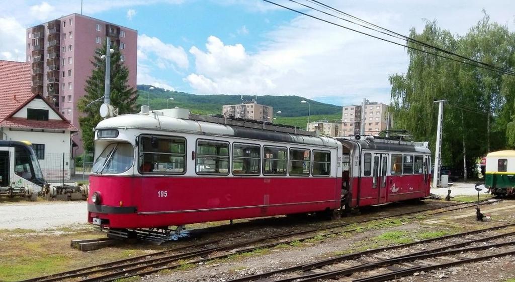 Elektromos motorvonat tervezése Bécsi villamos felhasználásával 3. BÉCSI VILLAMOSBÓL MOTORVONAT Miskolc 2002 és 2004 között vásárolt használtan E1-es villamosokat, valamint C3-as pótkocsikat.