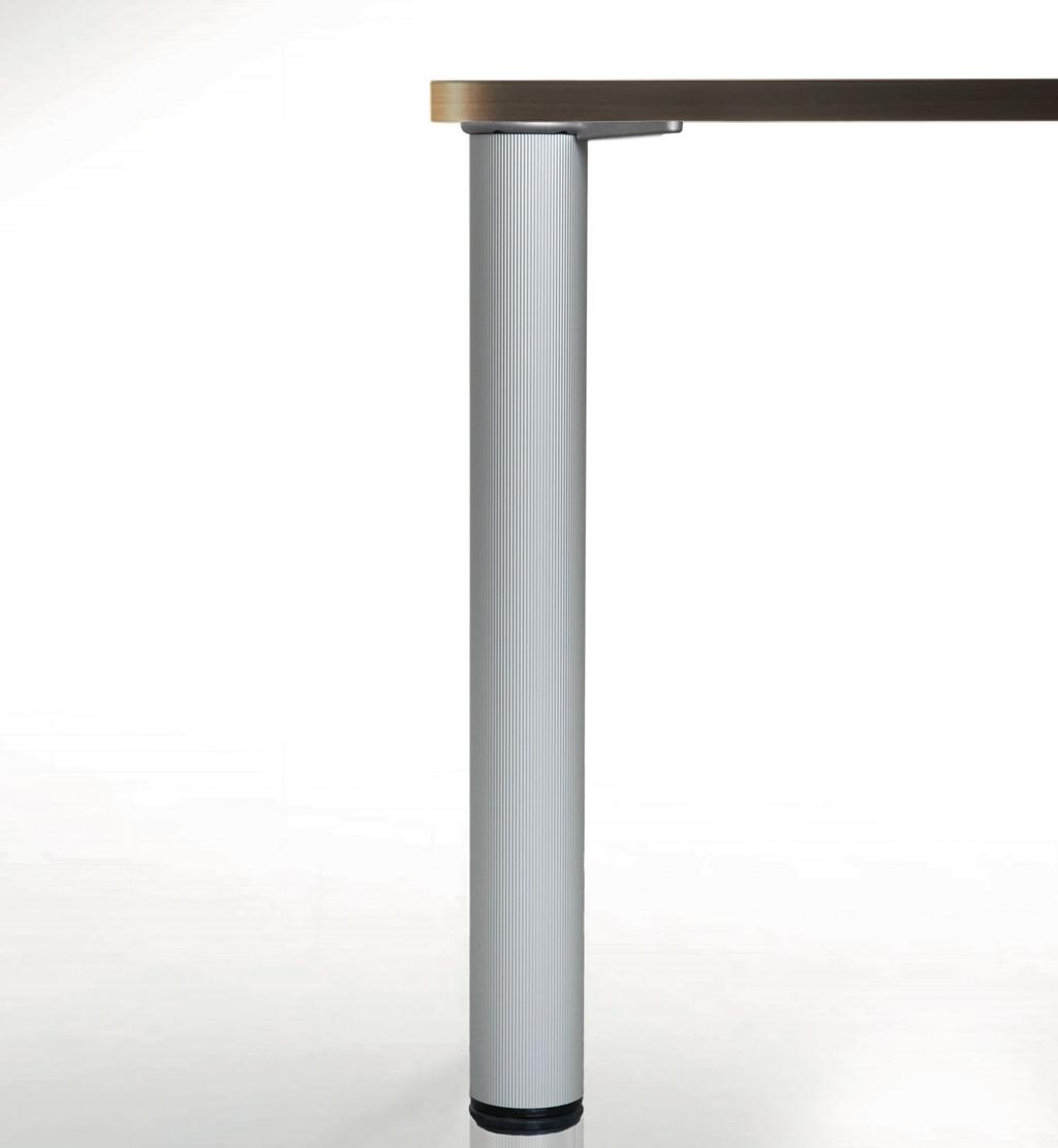 szín: alumina 00001507700 Az asztalokat terhelt állapotban vagy egyenetlen felületen ne toljuk!