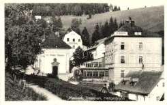 Mutter, Kirche / 2000 22048.