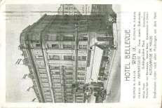 Mozart Platz mit Brunn 2000