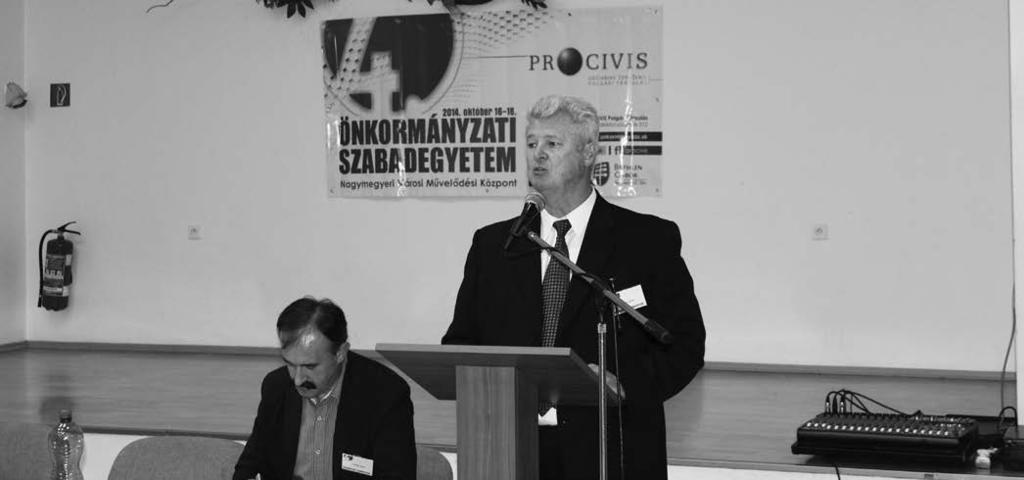 www.onkormanyzas.sk Merre tovább, közoktatás? Szigeti László Szabadegyetem Az idei, IV. Önkormányzati Szabadegyetem egyik kiemelkedő témája a 2013 decemberében elfogadott közoktatási törvény volt.