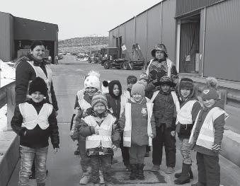című játékos foglalkozáson a gyerekek megismerkedtek a szelektív hulladékgyűjtés rendszerével és környezetünk védelmének fontosságával.