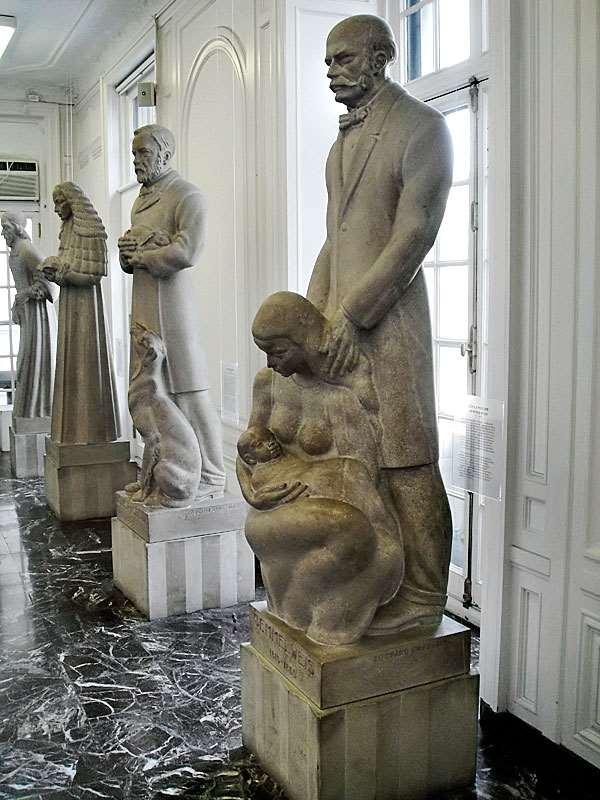 Semmelweis szobra