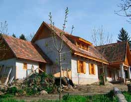 tetőkiemeléssel.