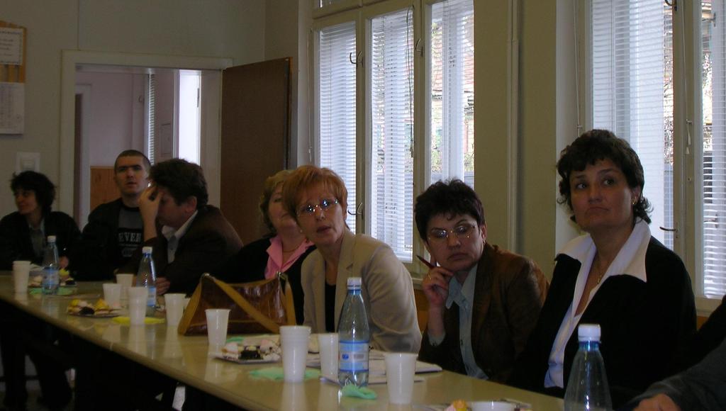 külföldi út finanszírozása, szalagavató támogatása. Jelenleg 5 főt támogatunk rendszeresen, rajtuk kívül a 2006/2007 es tanévben két fő kapott egyszeri támogatást.