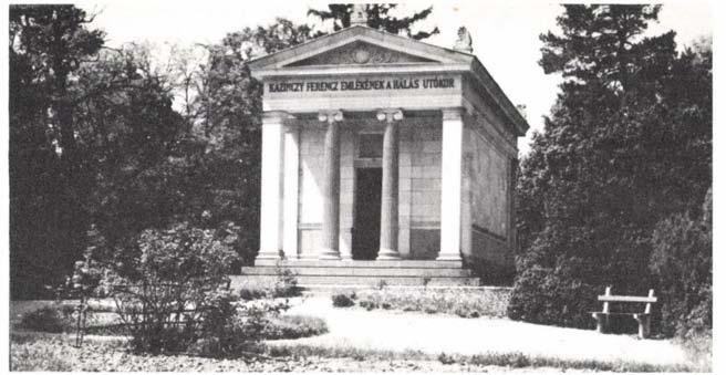 és a mausoleumban, mint legilletékesebb helyen elhelyezem, hogy azok ott örök időkre letéteményezve, a tulajdonjog épségben tartásával, megőriztessenek. E cél megvalósítása végett még az 1881.