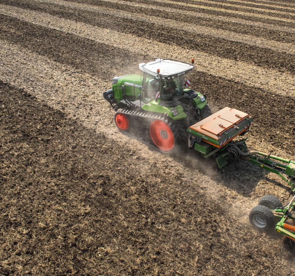 Központi és eyszerű irányítás A Fendt 900 Vario MT összes intelliens meoldásának lefontosabb eleme a 10.4" méretű Varioterminal, melyen az összes fontos beállítás (pl. párhuzamvezetés) elvéezhető.