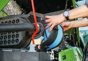 FENDT 900 VARIO MT: KARBANTARTÁS ÉS SZERVIZ Teljesíti az Ön kívánsáait a szántóföldön és máshol is. Kiváló hozzáférhetősé Ne pazarolja idejét az időiényes és bonyolult karbantartásra.