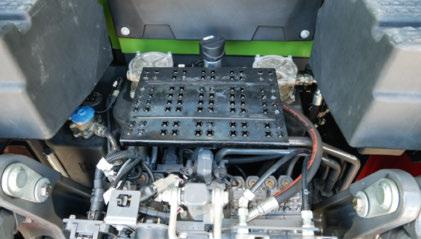 A 9,8 literes lökettérfoat 317 kw/431 LE teljesítményt ad le supán 1700 ford./per mellett.