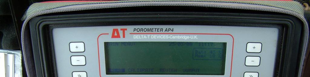 31. ábra AP4 porométer és a mérőfej (fotó: Bőcs 29) 3.2.4.2 Infravörös távhőmérő Az általam használt Raytek MX4 TD (Raytek Corp.