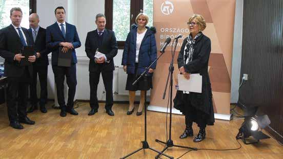 3 Folytatás a címlapról Nyíri Márton az országot sújtó politikai és gazdasági nehézségekre utalva számos történeten és példán keresztül mutatott rá az emberek mindennapi életét megnyomorító
