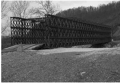 1. számú ábra. Bailey híd Bosznia-Hercegovinában 5 1946-ban Donald Coleman Baileyt lovaggá ütötték, mivel jelentős mértékben hozzájárult a szövetségesek győzelméhez. A II.