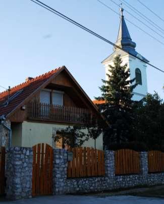 és meghatározza a település katolikus és református