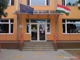 homlokzatkialakításukkal jól illeszkednek a