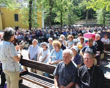 töltenem. Több atyáskodó, szívvel-lélekkel tanító-nevelő és lelkigondozó professzorunk volt, köztük néhai dr. Fabiny Tibor, egyháztörténész, aki különösen szívén viselte kapcsolatunkat.