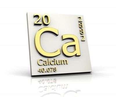 Calcificatio definíciója, két típus A patológiás calcificatio calcium sók kóros learkódását jelenti a szövetekben.