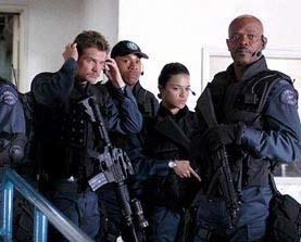 valyelőtt mutatták be a S.W.A.T. (Különleges kommandó) című filmet, amely témájának középpontjába a más filmekben csak statisztaszerepre ítélt rendőrségi elit bevetési egységet állítja.