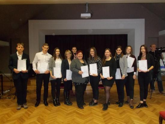 Összesen 43 pályamunkával versenyezett 64 diák, 6 szekcióban, teljesítményüket 18 szakbizottsági tag (eminens szaktanár, kutató, egyetemi tanár, akadémikus)