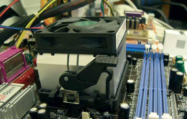 MÉLYVÍZ SZERELÉSBŐL JELES! ATHLON 64-ES KÜLÖNDÍJUNK Ha létezne technológiai különdíjunk, azt minden bizonnyal az AMD Athlon 64-es rendszerek kapnák. Hogy miért?