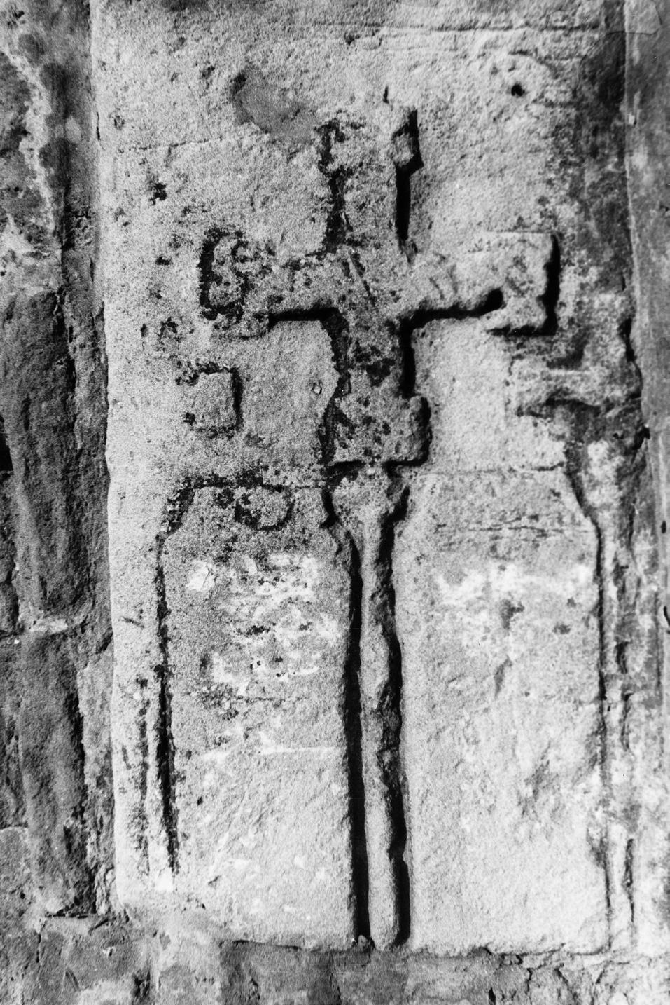 308 L ő vei P á l 5. kép. Vízkelet (Čierny Brod, Szlovákia): ismeretlen(ek) sírköve, 12 13. század (fotó: Lővei P.
