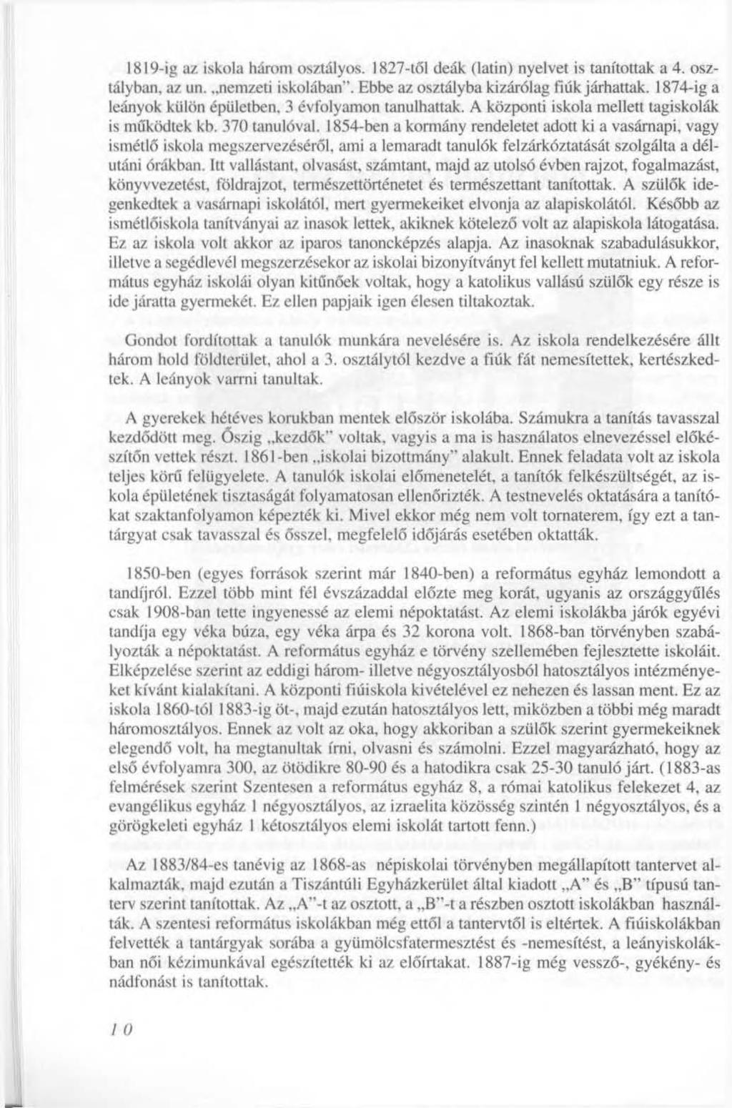 1819-ig az iskola három osztályos. 1827-től deák (latin) nyelvet is tanítottak a 4. osztályban, az un. nemzeti iskolában". Ebbe az osztályba kizárólag fiúk járhattak.