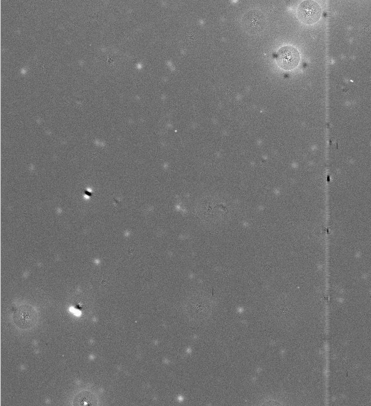 Keletkezik továbbá egy fits fájl is, amely az eredeti képből marad az illesztett csillagprofilok levonása után (7. ábra). A PSF fotometria annál jobb minél homogénebb ez a kép. 7. ábra: A 0095.