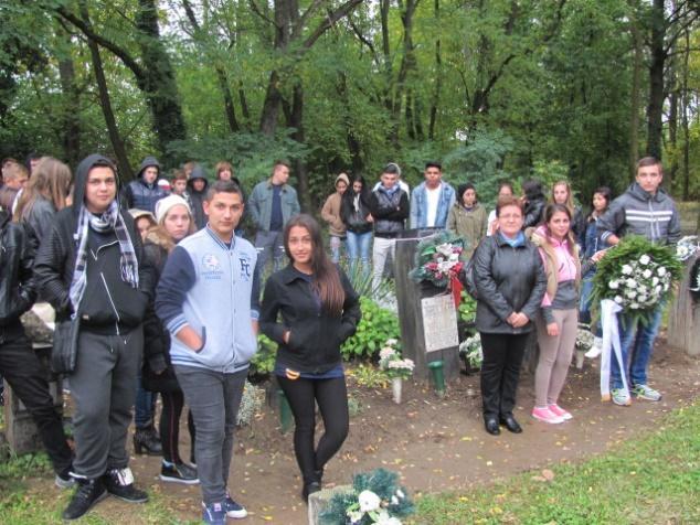 KOLLÉGIUMBÓL JELENTJÜ Emlékezzünk régiekre - névadó hét a kollégiumban Kollégiumunk több mint két évtizede viseli Babus Jolán, a kiváló pedagógus és néprajzkutató nevét.