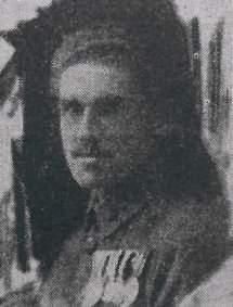 a világháborút az orosz harctéren küzdötte végig, 1915-ben mindkét lábán megsebesült. Kitüntetései: III.o.vaskor-rend a hadiék. és a kardokkal, Ferenc József-rend lovagker. a hadiék., bronz katonai érd.