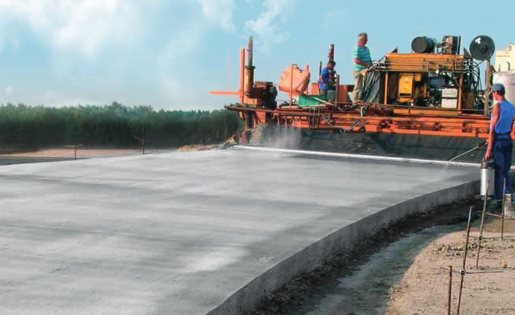 Az Emcoril kitűnően eloszlik a felületen, használatával elhagyható a beton folyamatos nedvesen tartása az első napokban.