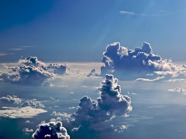 cloud computing A felhő alapú számítástechnika a számítógépes erőforrások (hardver, szoftver) hálózaton keresztüli, szolgáltatásként való igénybevétele A