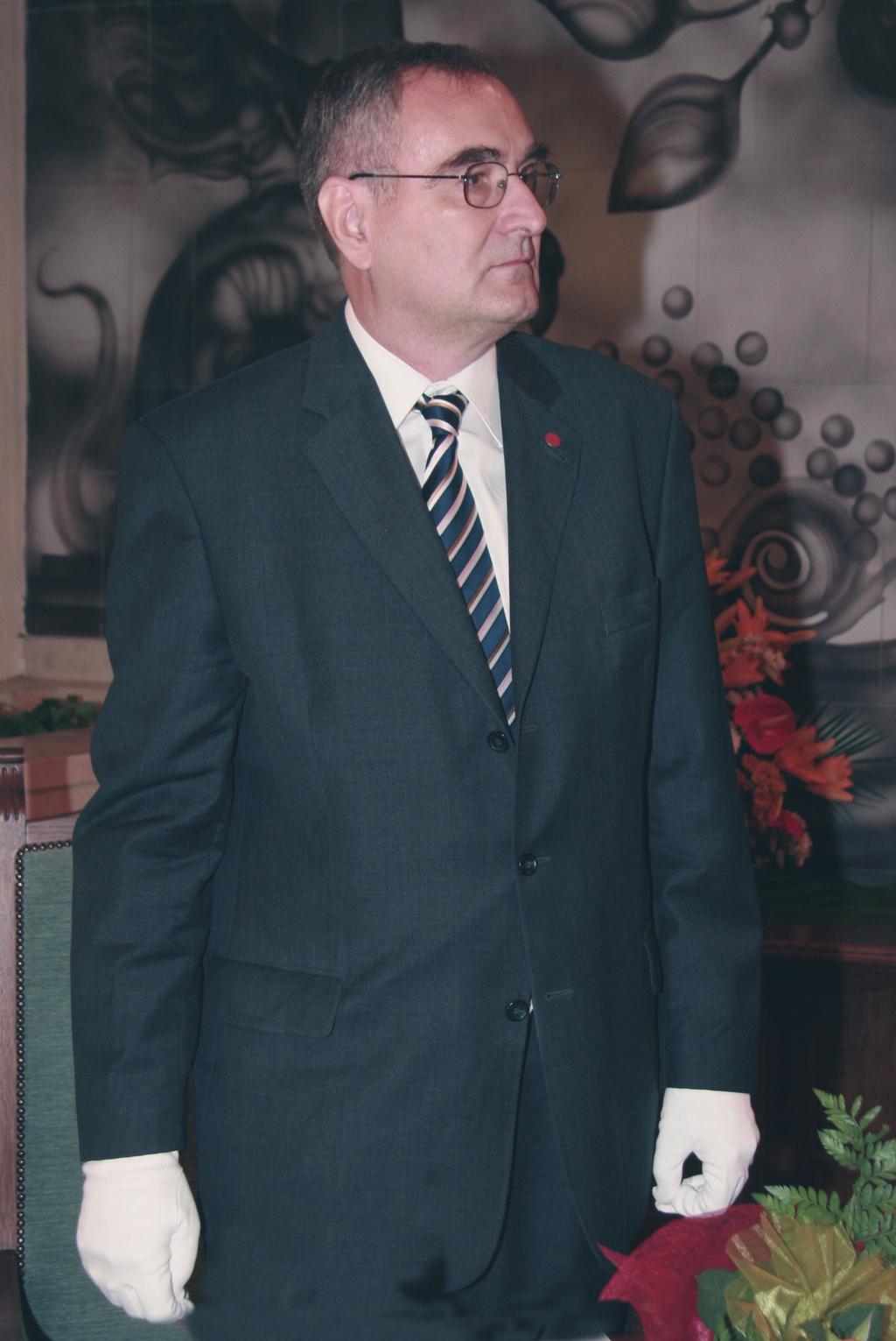 Dr. h.c. Tiszteletbeli Doktori címet kapott 2011-ben Prof. Dr. Monostori László a Budapesti Mķszaki és Gazdaságtudományi Egyetem professzora 1953-ban született Budapesten.