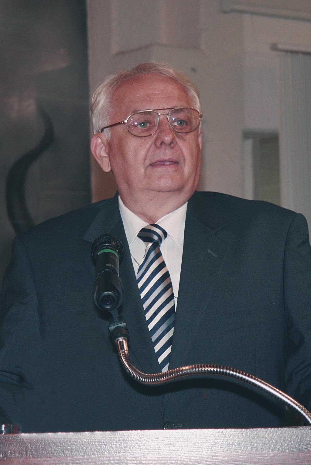 Miskolci Egyetem Díszpolgára címet kapott 2011-ben Dr. Latorcai János a Magyar Országgyűlés alelnöke 1944. májusában Békésen született.