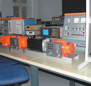 Tanszéki oktatási laboratórium (részlet) A tanszék -különböz szervezeti formák keretébenintenzív alkalmazott kutatási tevékenységet fejt ki, els sorban ipari megkeresés alapján.