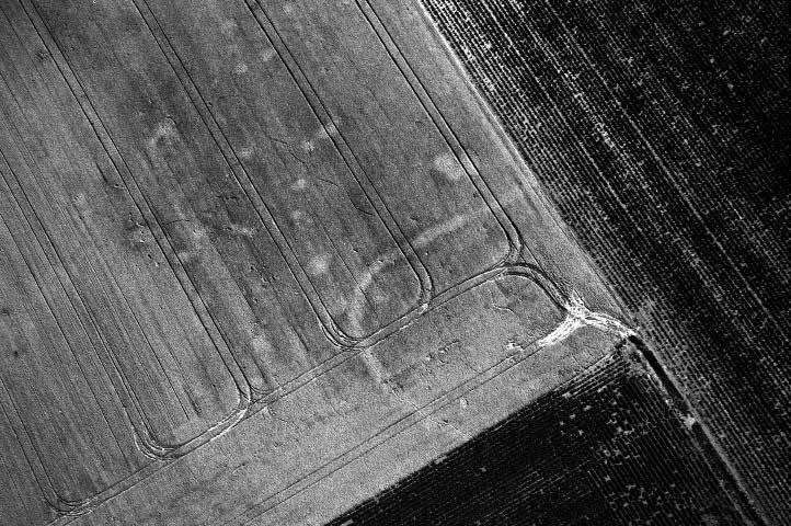 13: Tumulus burials at Nagyberki, Szalacska. The burial is surrounded by a round ditch.