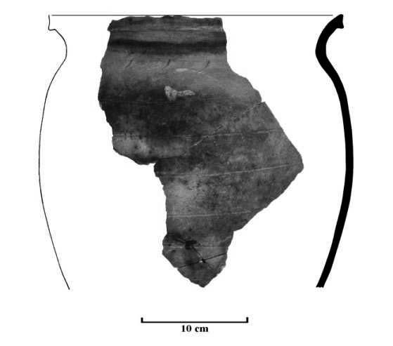 4. kép: Késő Árpád-kori tárolóedény összeillesztett töredékei 5.