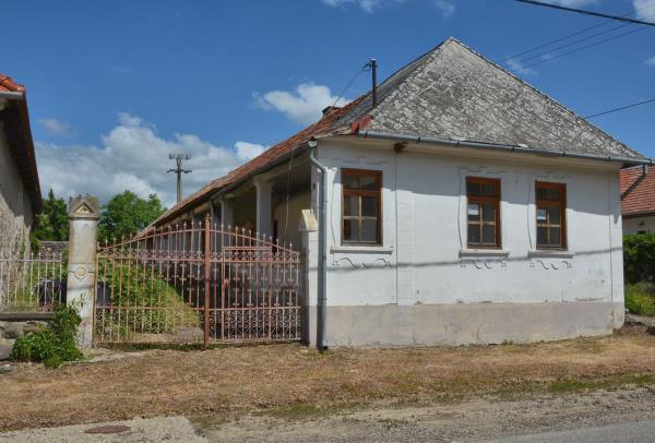 századi lakóépület Fő út 14.