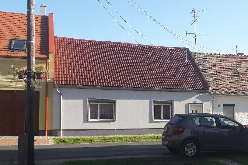 Sajnos manapság az ilyen védett lakóépületeket mindenféle későbbi